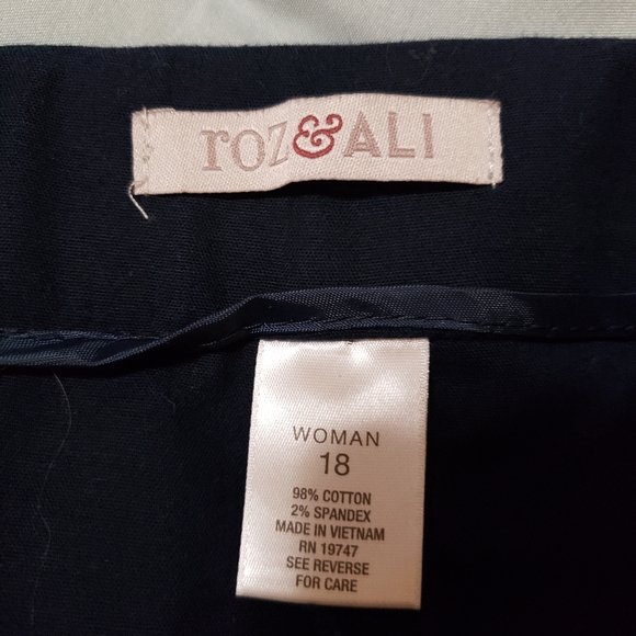 Rozali 18 Women navy blue capris with button detail on legs,pockets,zipper front - Picture 3 of 5